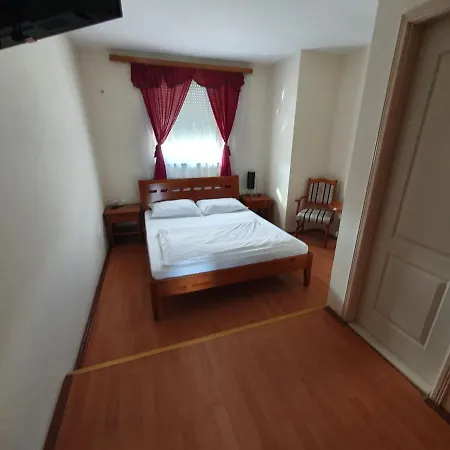 Pansion Stadion Nocleg ze śniadaniem 3*